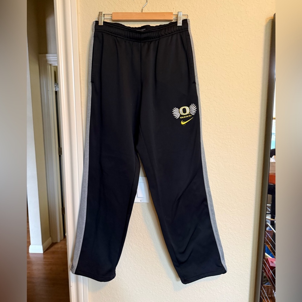 Nike men’s Black and Gray straight leg with Yellow Oregon Duck Logo. Size small.